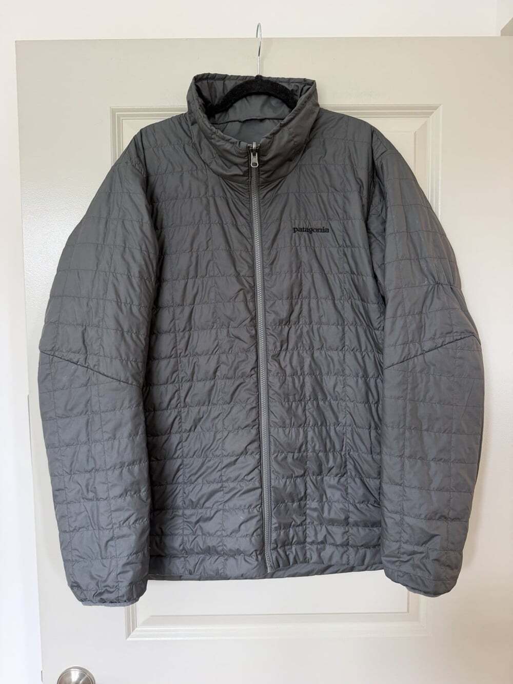 Patagonia Reversible Nano Puff Jacket in Charcoal Gray Men's Size Large